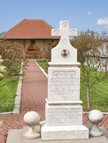 CASA-MUZEU „AVRAM IANCU” din BAIA DE CRIȘ, județul HUNEDOARA (Mărioara Oprișa, gestionar custode Secția de Istorie și Artă)