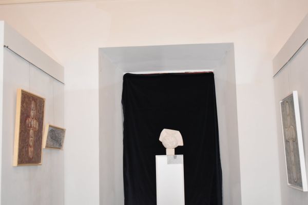 mcdr-expozitie-fluturi-cu-soare-de-christian-paraschiv-31B8539E0A-C61C-D4B6-DADA-893260A5DAF1.jpg