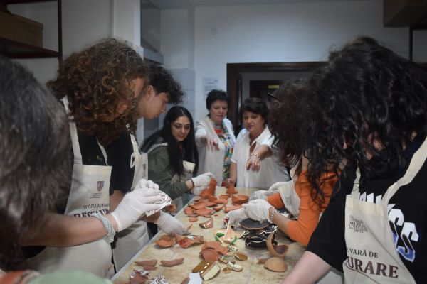 scoala-de-vara-restaurare-2023-ziua1-80D0E7AAC1-59D5-DD0C-D60C-37C165E01DC3.jpg