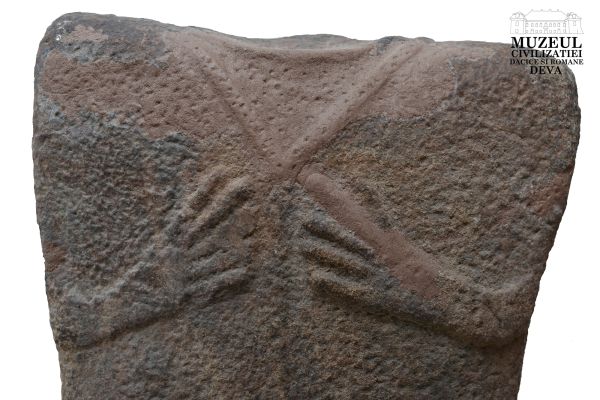 mcdr-menhir-foto3-detaliu0005d822-d20c-6ce7-daff-2f0217974abf3AD45073-9C50-B5B6-8EFA-BB7EAA6FBA8F.jpg