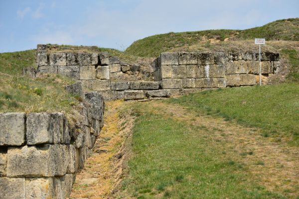 cetatea-dacica-de-la-costesti-blidaru-3AAC7D757-6795-6ED6-60B1-83775F27CED0.jpg