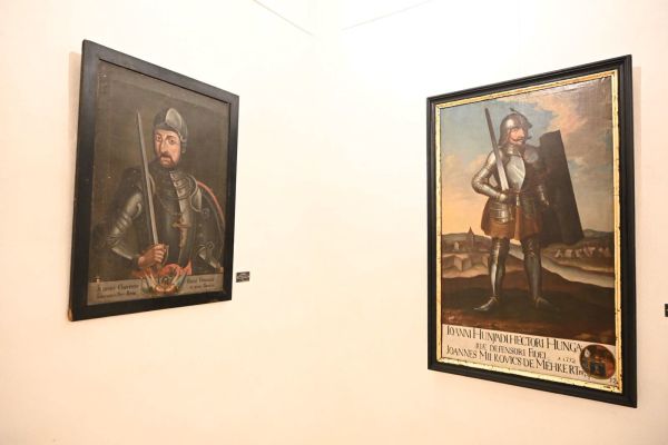 vernisaj-alba-iulia-20261022-30E0D5ABE-D9C3-2631-A09F-9A969732C306.jpg